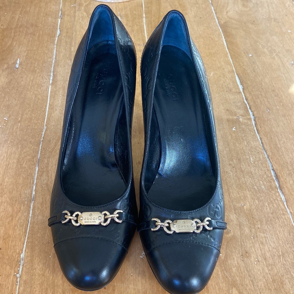 Women’s Gucci Leather GG Pumps | Gold Hardware | Size 7